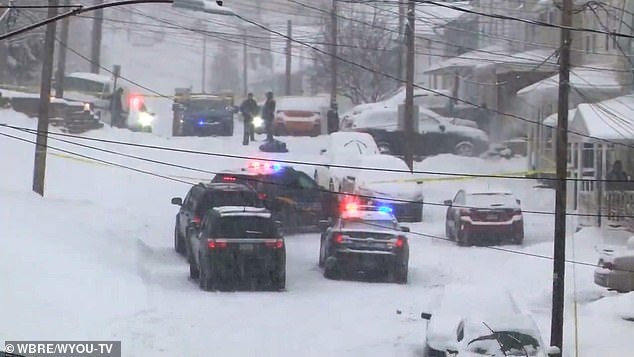 美国邻居因铲雪纠纷拔正规买球app枪相向男子杀两人后自杀