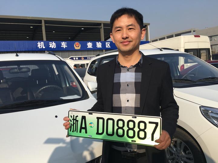 正规买球app:安庆首张新能源汽车号牌来了6位数还是绿色的